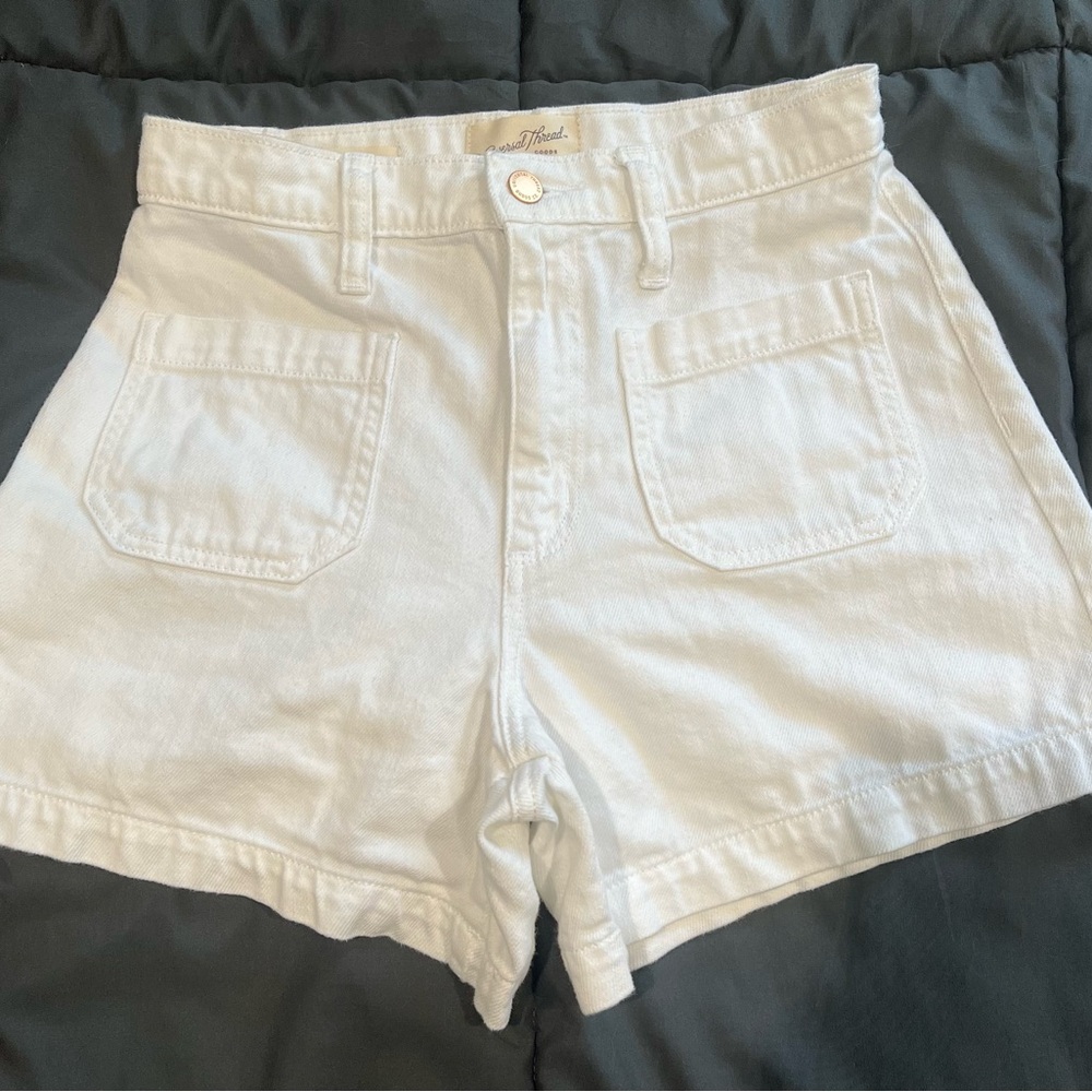 Universal Thread White Denim High-Rise Shorts Women’s Size 2R Summer Casual